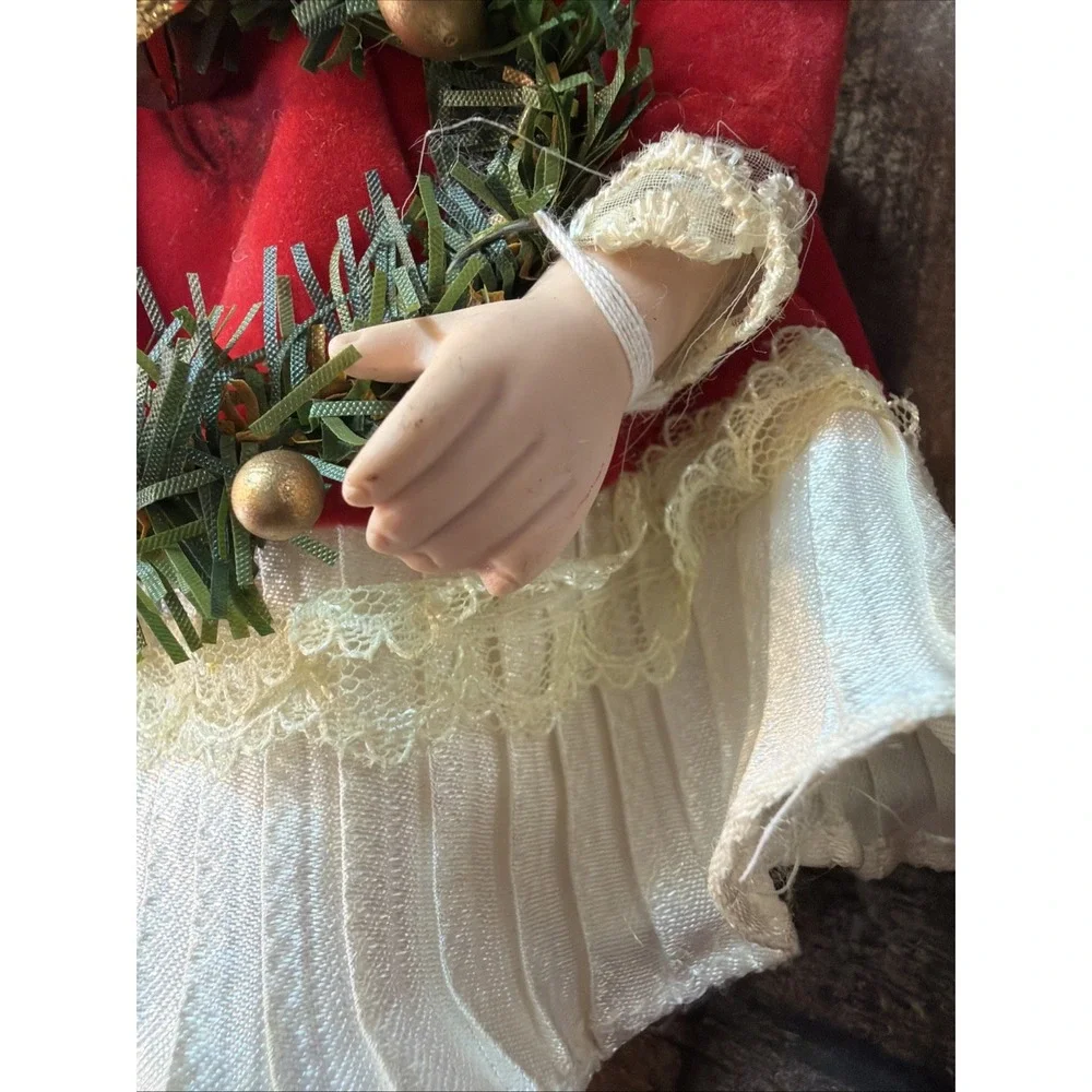 Yuletide Treasures add touch
